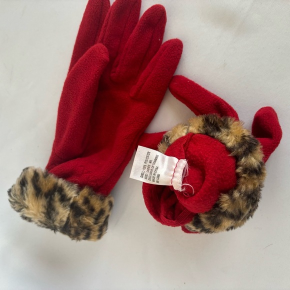 Red cheetah print winter gloves - Picture 7 of 7